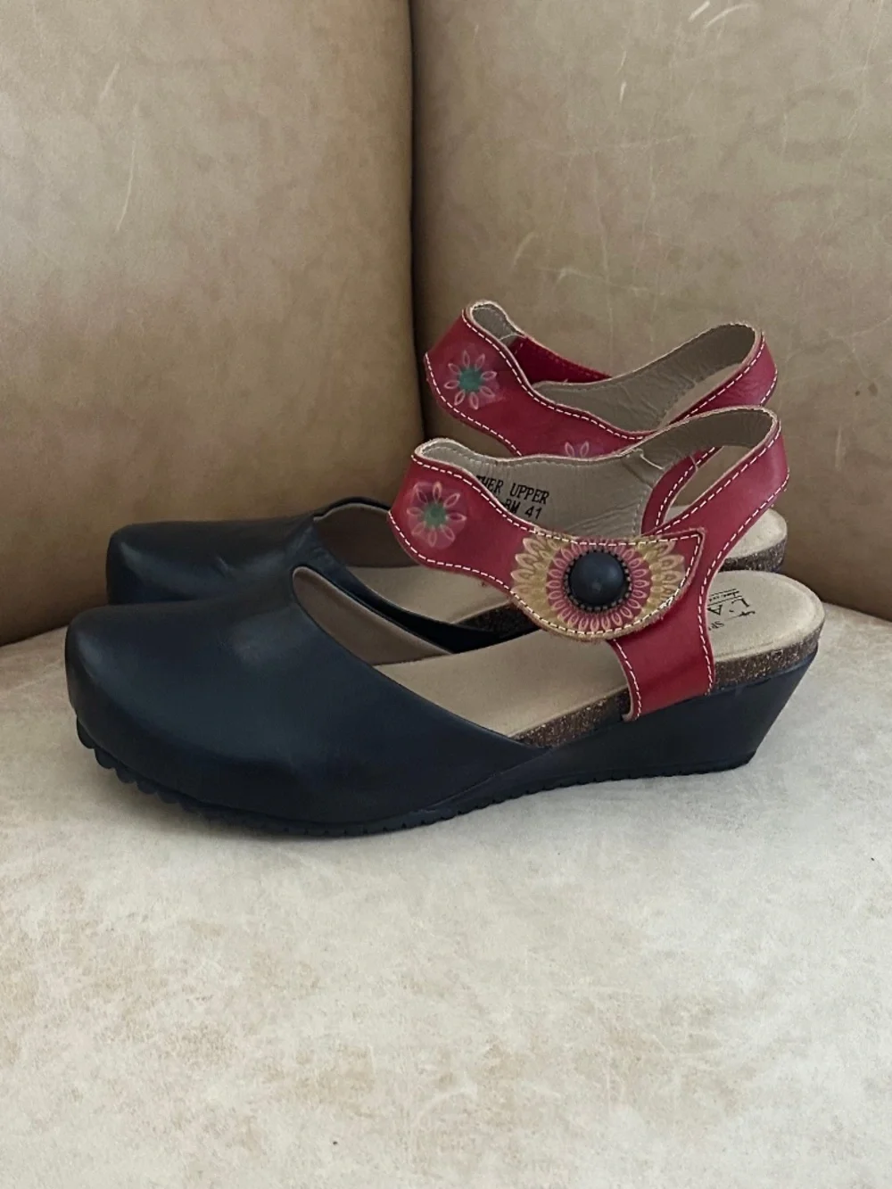 L'Artiste By Spring Step Glovely Leather Floral Embossed Wedge Sandals 41 Casual